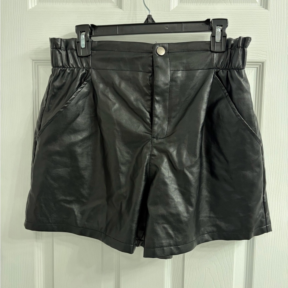 Amisu Black High Waist Faux Leather Shorts